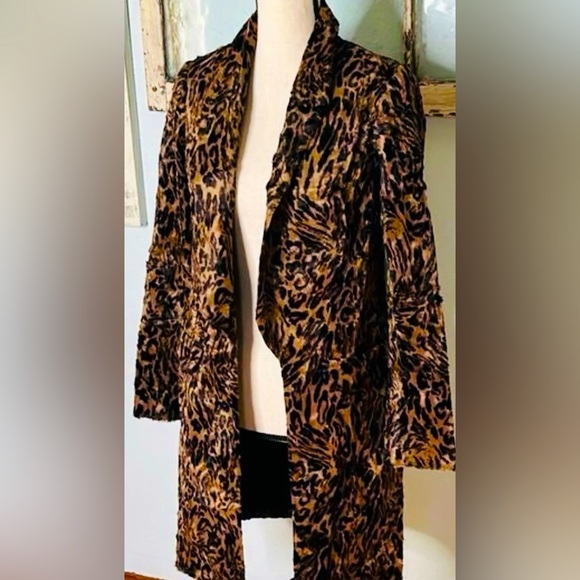 Faux-fur Cheetah print coat - Picture 2 of 12